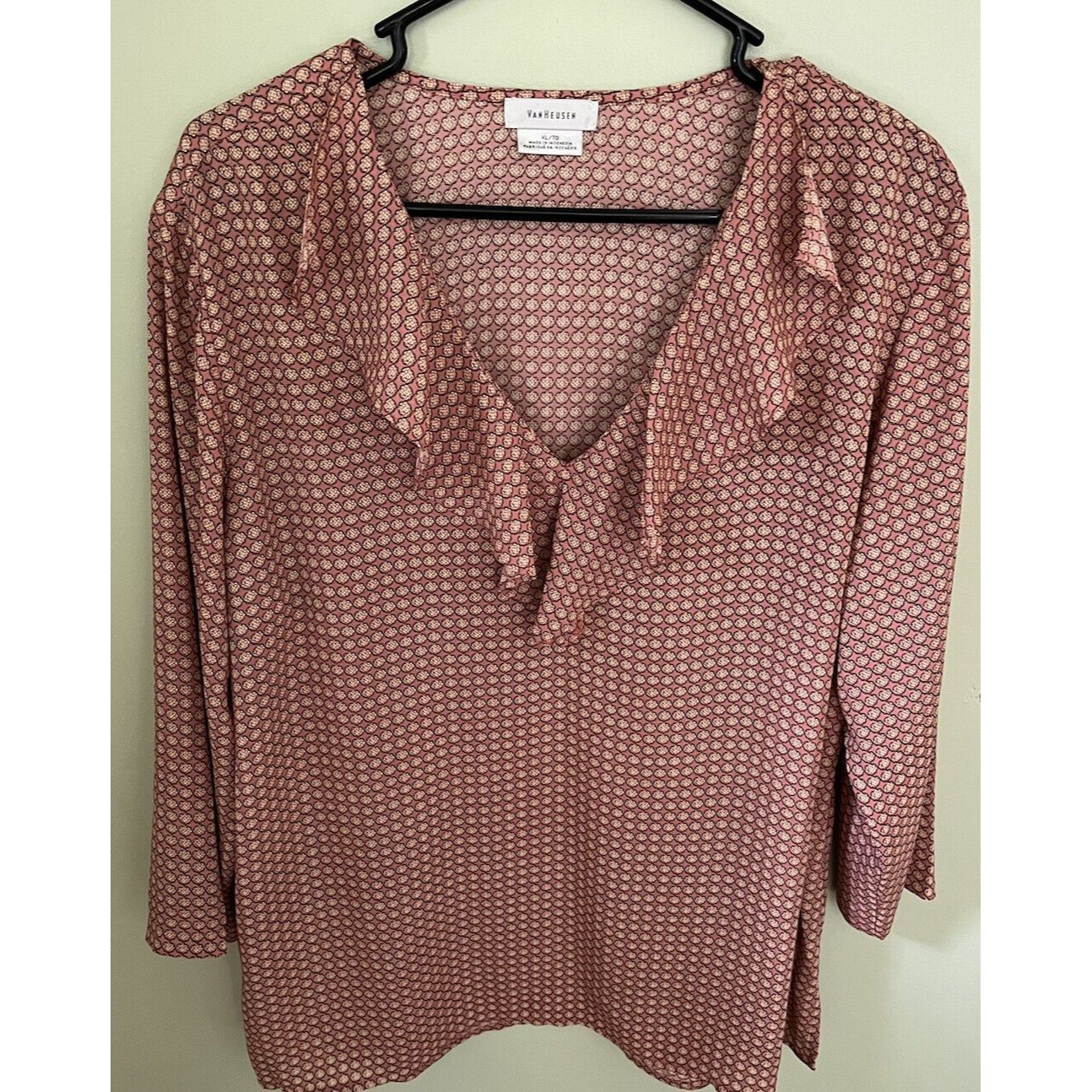 Van Heusen Women's Long Sleeve Top Blouse Pink With Pattern Size Xl